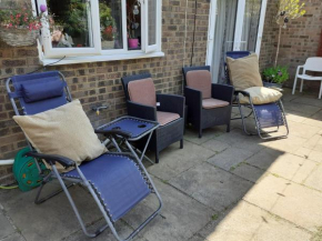 Home from home Single or double room Netflix or Virgin TV Wifi & free parking